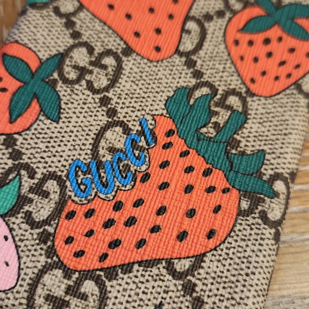 New Gucci IPhone X/XS Strawberry GG Case